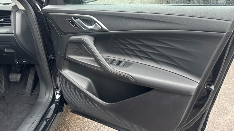 MG HS 1.5 T-GDI Hybrid+ Trophy 5dr Auto Hybrid Hatchback